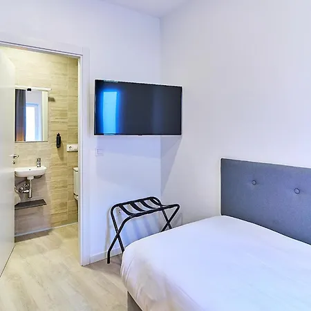 Отель Gran Via By Gaiarooms *